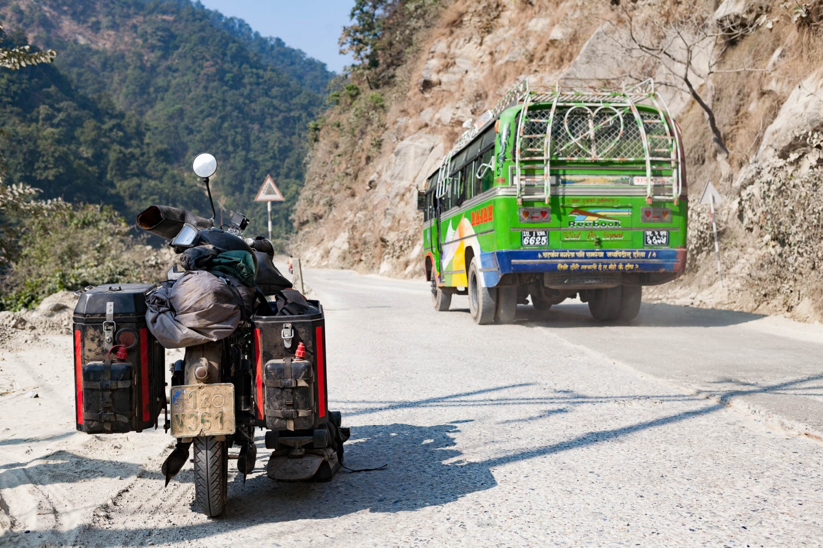 Zetka s autobusem v Nepálu