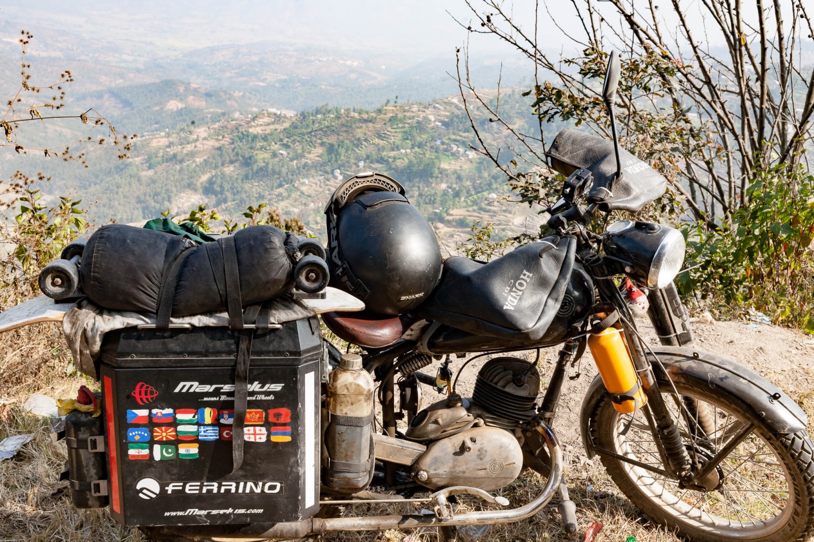 Terasovitá políčka na cestě z Káthmándú