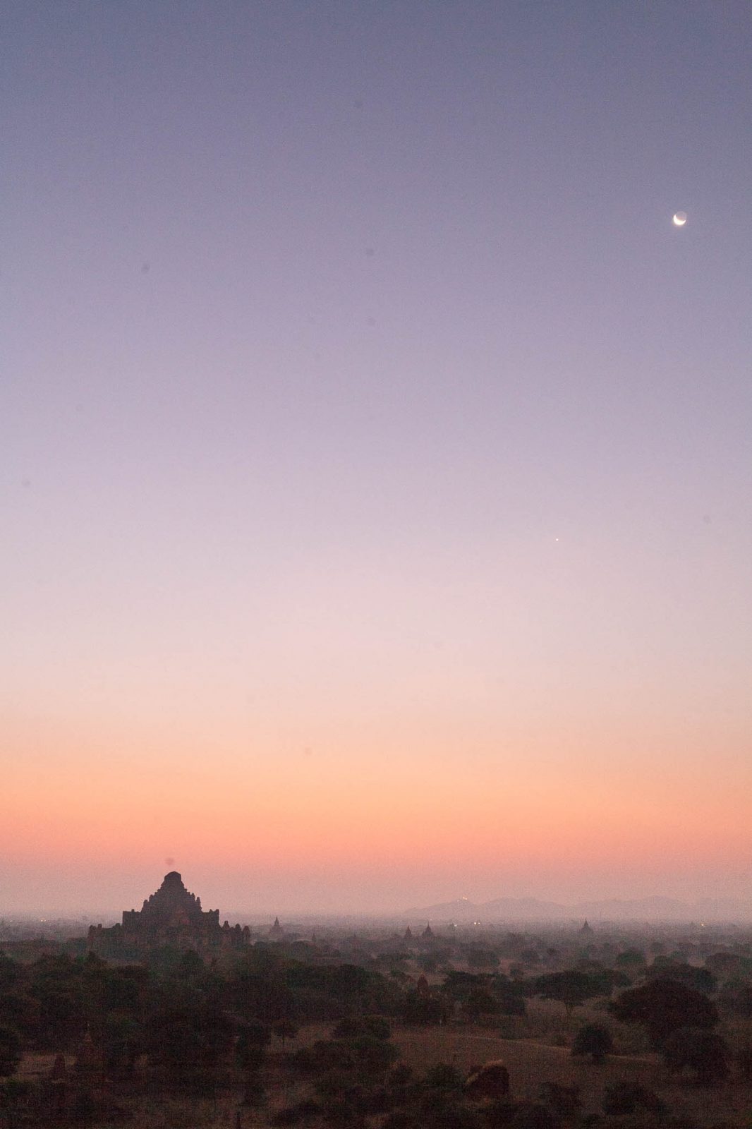 Svítání nad Baganem