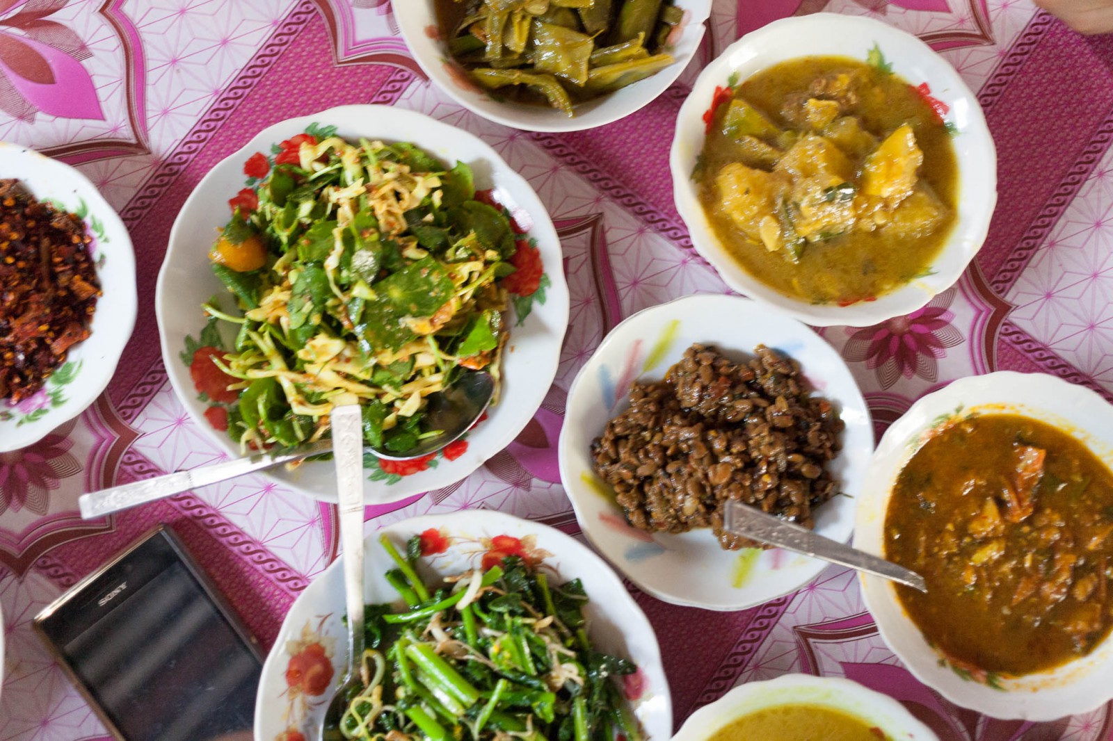 Samá kari k obědu v Barmě