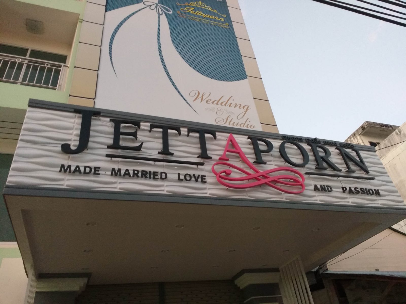 Není lepšího názvu pro svatební kancelář než JettaPorn.