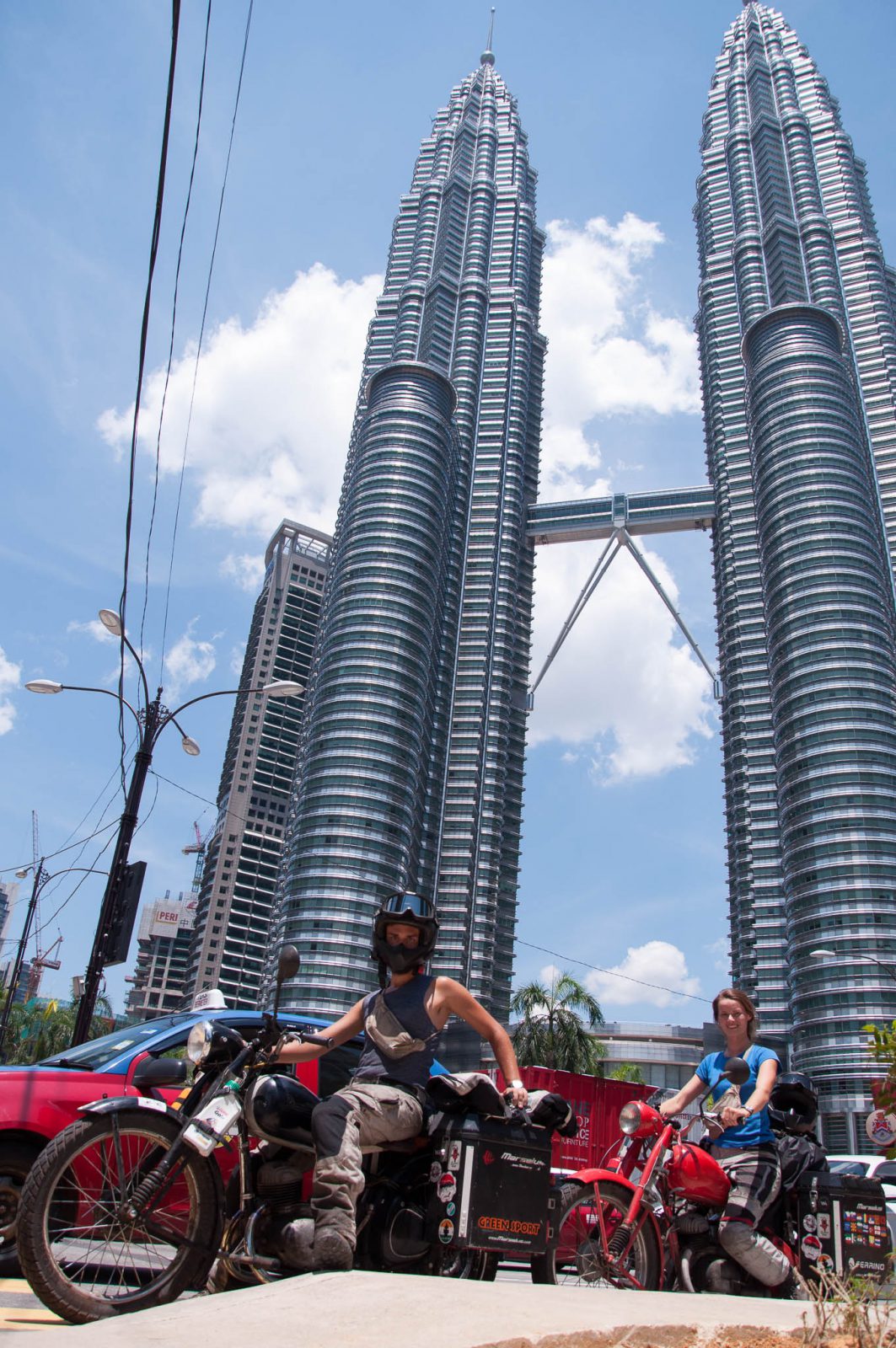 Zetky před Petronas Towers
